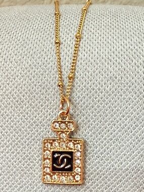 Chanel stamped perfume bottle pull 
on Gold 18k on stainless steel 16”
Chain